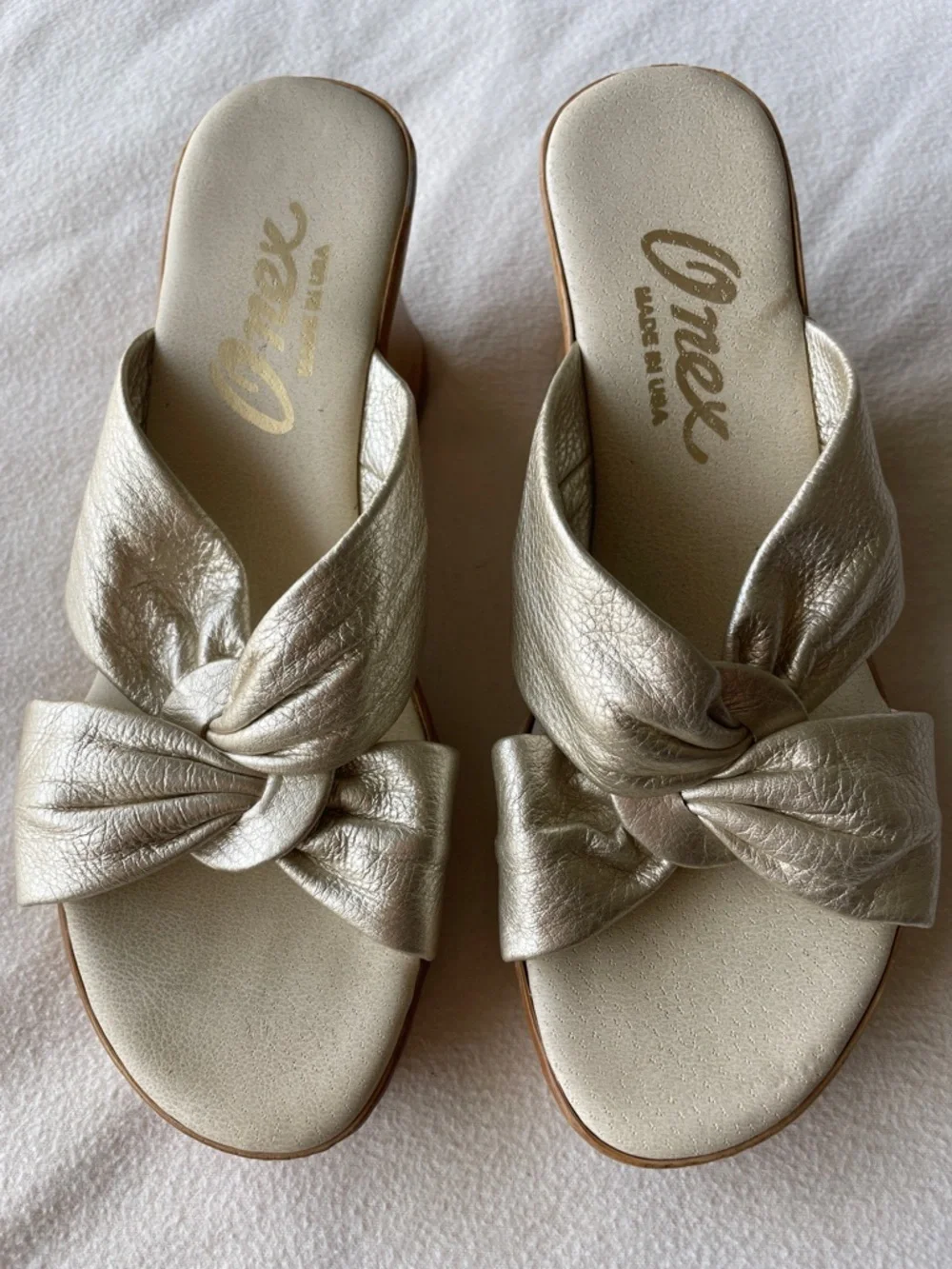 Onex Metallic Gold Knot Wedge Sandals Size 8 So comfy!